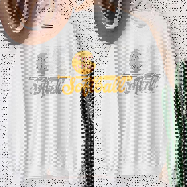ソフトボール好き スポーツボール ラブ ソフトボール チームメイト 野球 長袖tシャツ スウェットシャツ 年配の女性への贈り物
