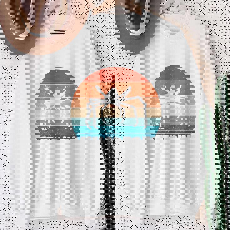 タカアシガニのささやき 海洋生物学者 長袖tシャツ スウェットシャツ 年配の女性への贈り物