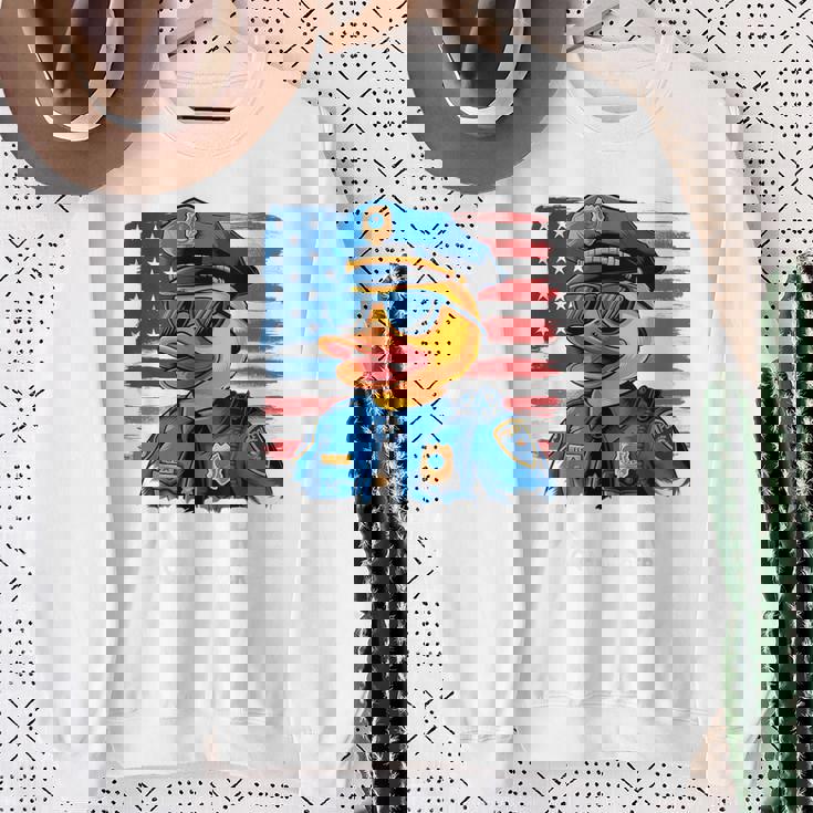 ダックパトロールファニーポリスダック スウェットシャツ 年配の女性への贈り物