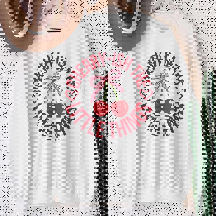 チェリーっぽいザ・リトル・シングス・ファニー・チェリッシュ・チェリー スウェットシャツ 年配の女性への贈り物