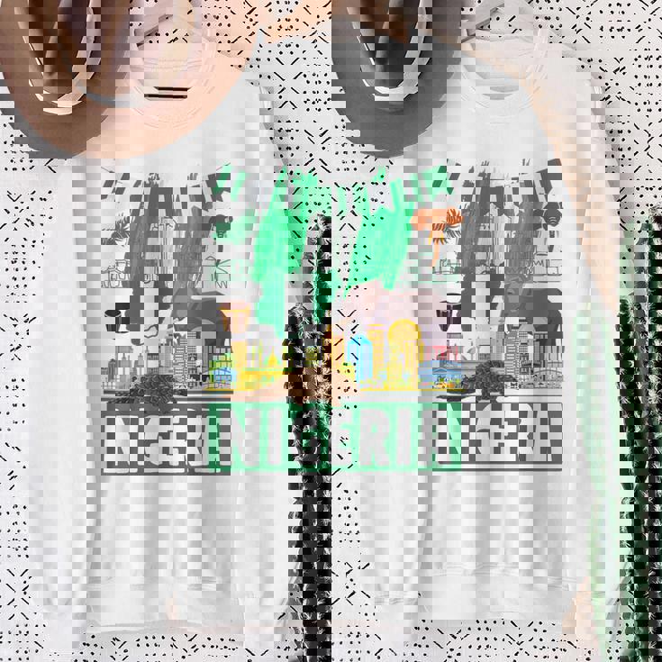 ナイジェリアの服のアイデア キッズ&ノベルティ ナイジェリア国旗 スウェットシャツ 年配の女性への贈り物