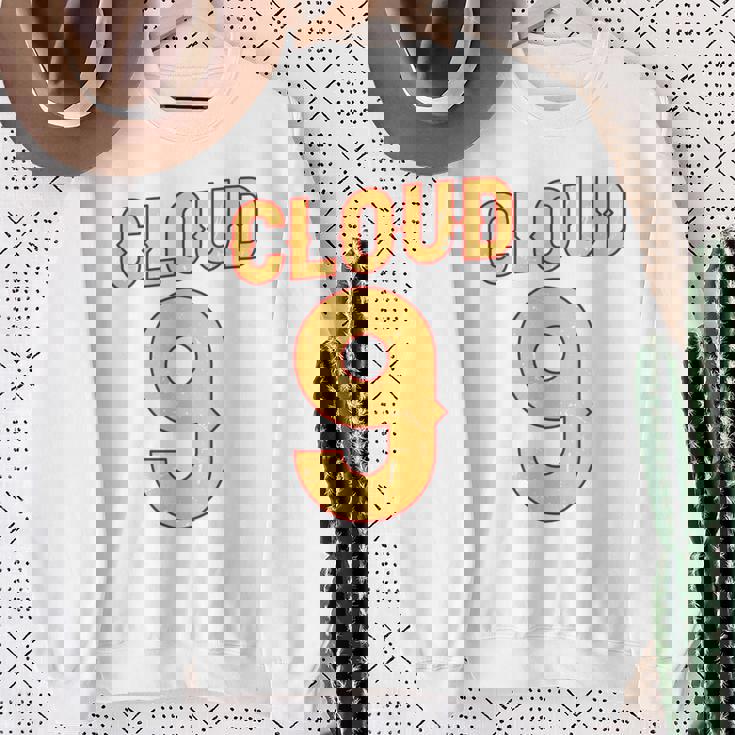 ナイス イエロー オレンジ クラウド 9 コスチューム 男女兼用 長袖tシャツ スウェットシャツ 年配の女性への贈り物