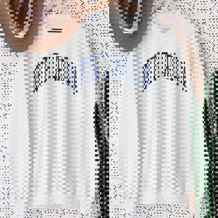ノースカロライナ代表チームのスタイル ネイビーテキスト 長袖tシャツ スウェットシャツ 年配の女性への贈り物