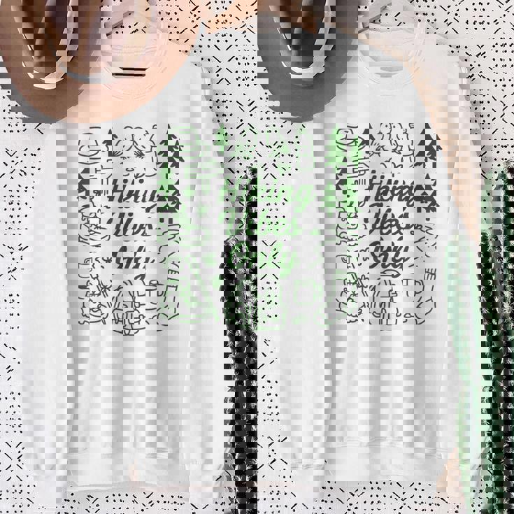 ハイキング バイブスオンリー 自然 落書き アート ミニマリスト 森林愛好家 スウェットシャツ 年配の女性への贈り物