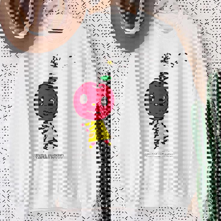 ハチさんとおにごっこ スウェットシャツ 年配の女性への贈り物