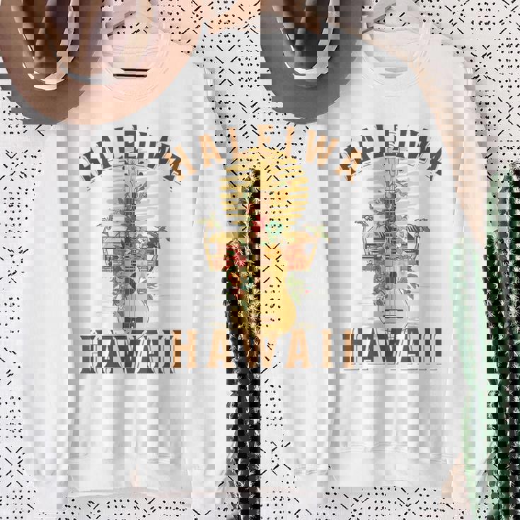 ハレイワ ハワイ ビーチ 夏休み スウェットシャツ 年配の女性への贈り物