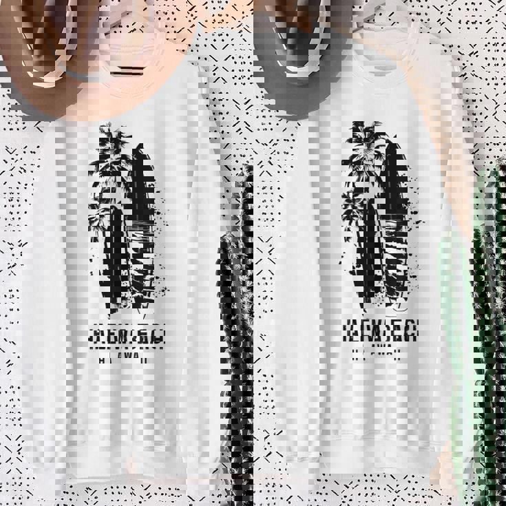 ハレイワ ビーチ ハワイ サーフィン ビンテージ サーフィン サーファー スウェットシャツ 年配の女性への贈り物