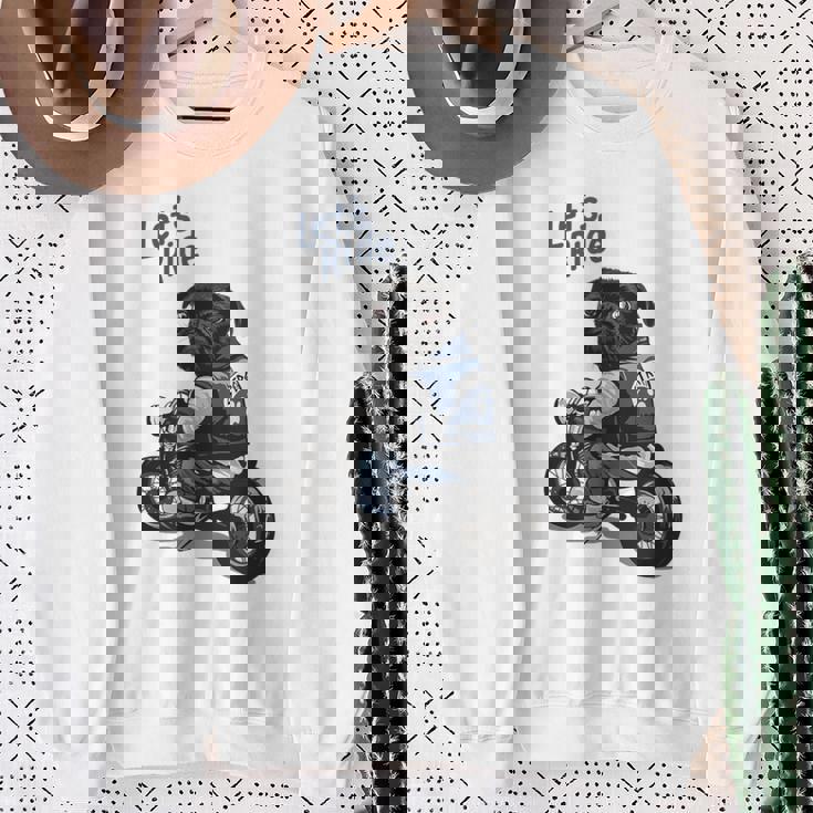 バイクに乗る面白いパグ犬レッツライド スウェットシャツ 年配の女性への贈り物