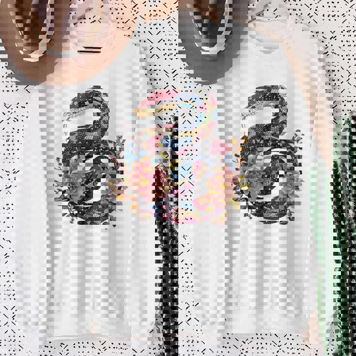 パイソン 蛇 フローラルボール パイソン タトゥーフラワー 蛇好き スウェットシャツ 年配の女性への贈り物