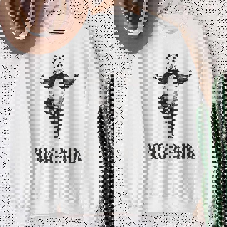 パンダ ヨガポーズ 水墨画 おもしろ 運動 和風 動物 スウェットシャツ 年配の女性への贈り物