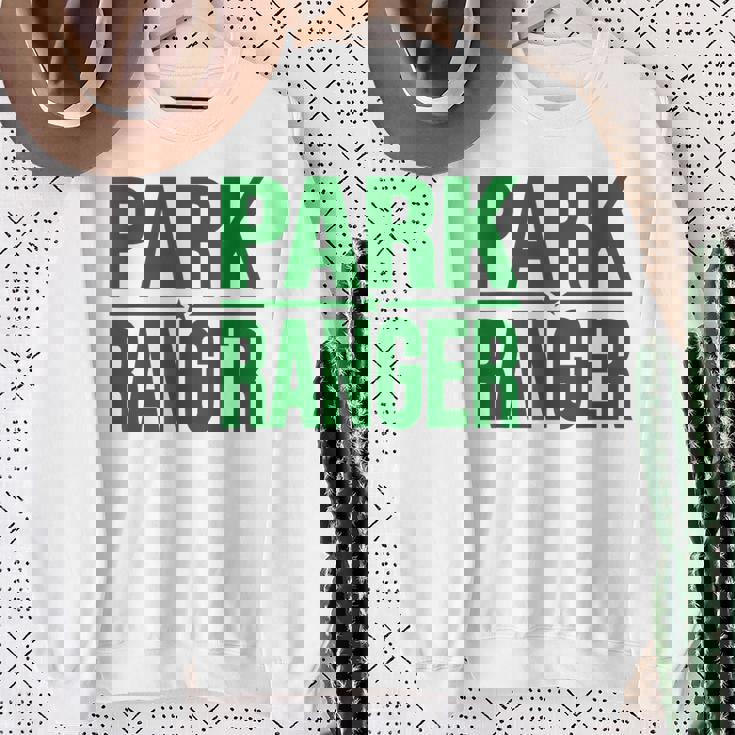 パークレンジャーパークランドワイルドライフフォレスト法執行機関 スウェットシャツ 年配の女性への贈り物