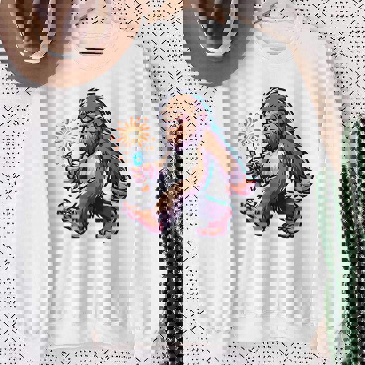 ビッグフット 7月4日 花火 愛国的なアメリカ国旗 サスカッチ スウェットシャツ 年配の女性への贈り物