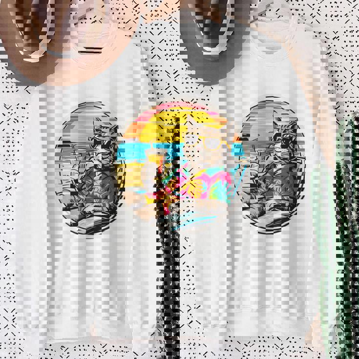 ビーチでドリンクを飲みながらリラックスできるレトロなヴィンテージクールな猫 長袖tシャツ スウェットシャツ 年配の女性への贈り物