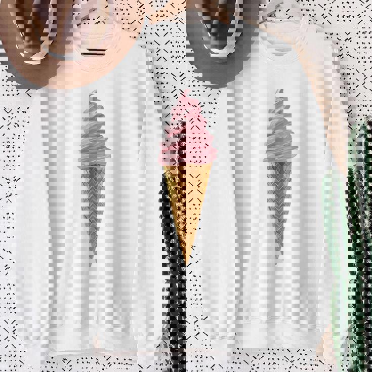 ピンク ソフトサーブ ストロベリー アイスクリーム コーン スウェットシャツ 年配の女性への贈り物