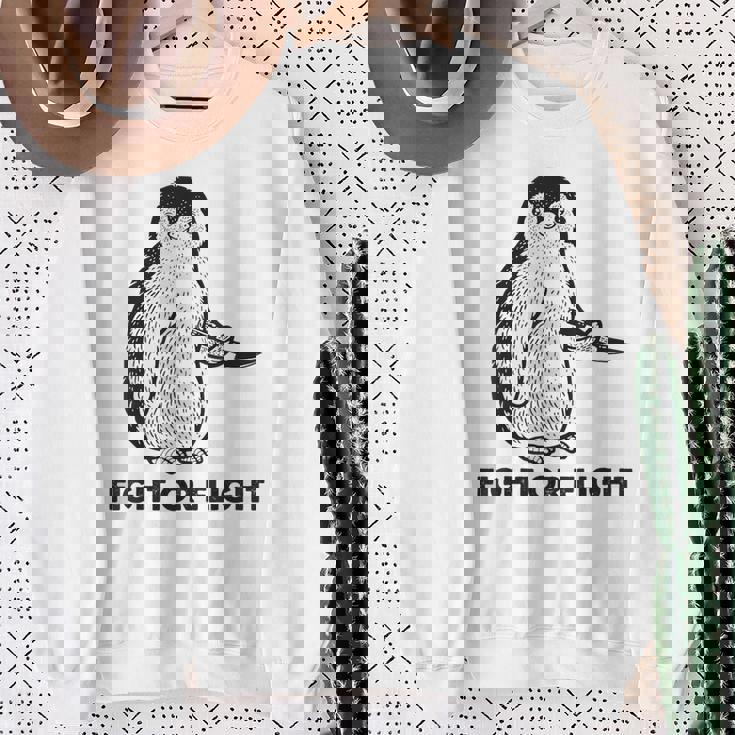 ファイト・オア・フライト・ファニー・ペンギン・パンク スウェットシャツ 年配の女性への贈り物