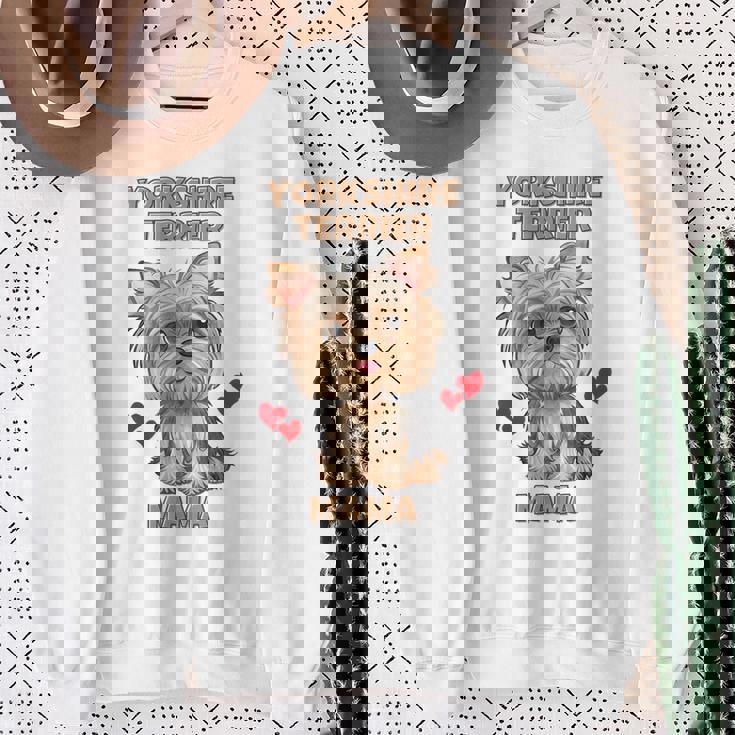 ファニーヨークシャーテリアtシャツ スウェットシャツ 年配の女性への贈り物