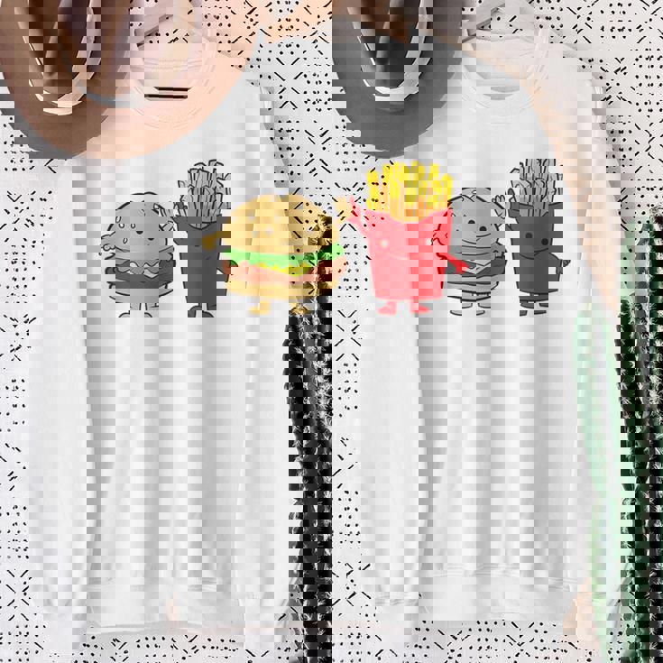 フライドポテト ハンバーガー チーズバーガー 友達 ファストフード フライドポテト スウェットシャツ 年配の女性への贈り物