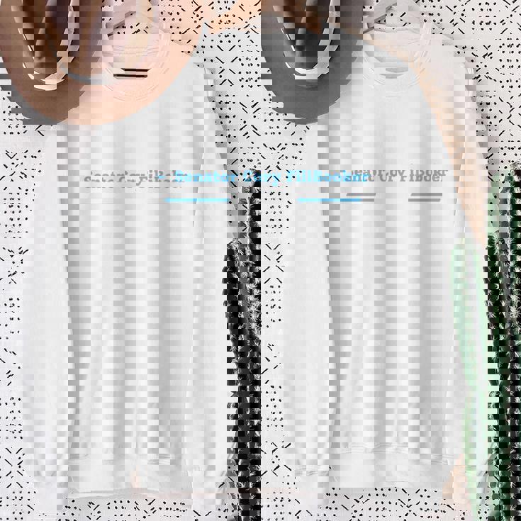 フロアコーリーブッカーを保持しながら質問に屈する 長袖tシャツ スウェットシャツ 年配の女性への贈り物