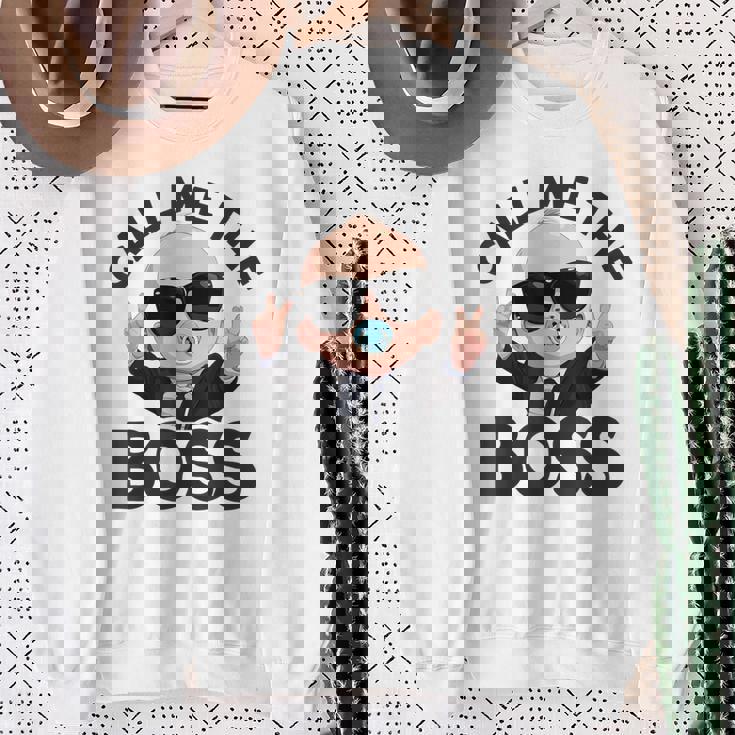 ベイビー・ボス「コール・ミー・ボス」ライク・ア・ボス・キッズ スウェットシャツ 年配の女性への贈り物