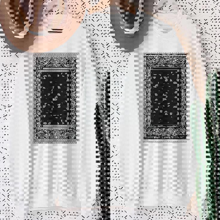 ホワイトブラックバンダナプリントtシャツ ペイズリー柄 スウェットシャツ 年配の女性への贈り物