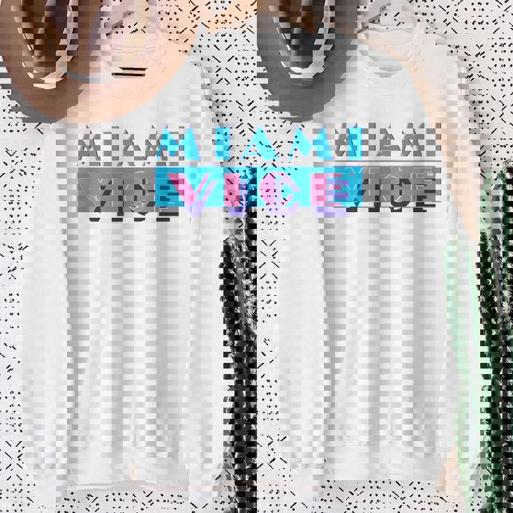 マイアミバイスのロゴ スウェットシャツ 年配の女性への贈り物