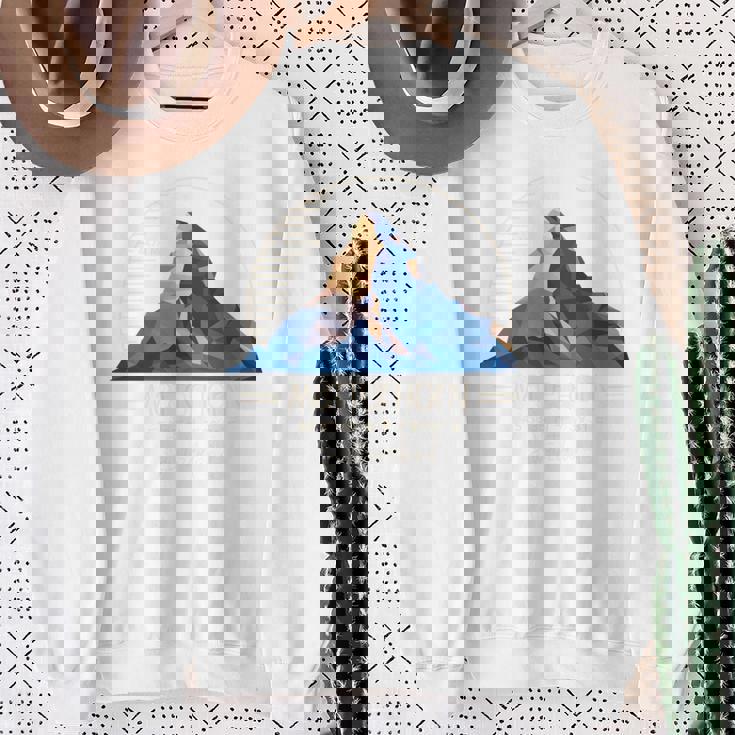 マッターホルン山 ツェルマット ハイキング スイス ギフト 長袖tシャツ スウェットシャツ 年配の女性への贈り物