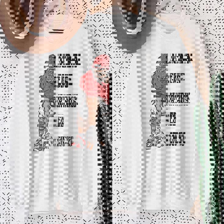 ラインマンのクォーターバックにはアメリカンフットボールにヒーローが必要 スウェットシャツ 年配の女性への贈り物