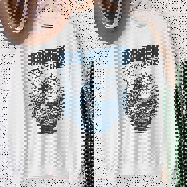 ラーメンは人生、マンガアニメオタクジャパンかわいいラーメン スウェットシャツ 年配の女性への贈り物