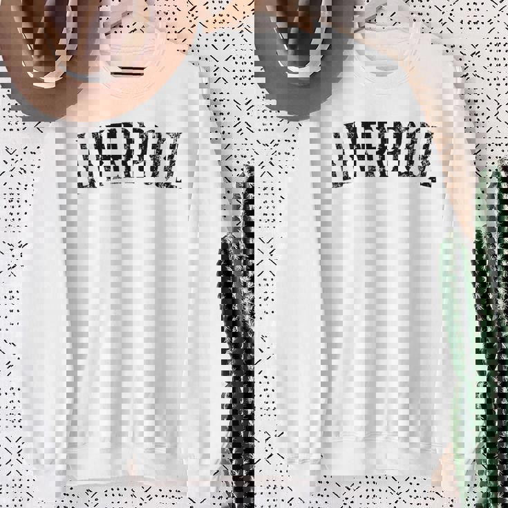 リバプール イギリス ヴィンテージ ブラック テキスト アパレル スウェットシャツ 年配の女性への贈り物