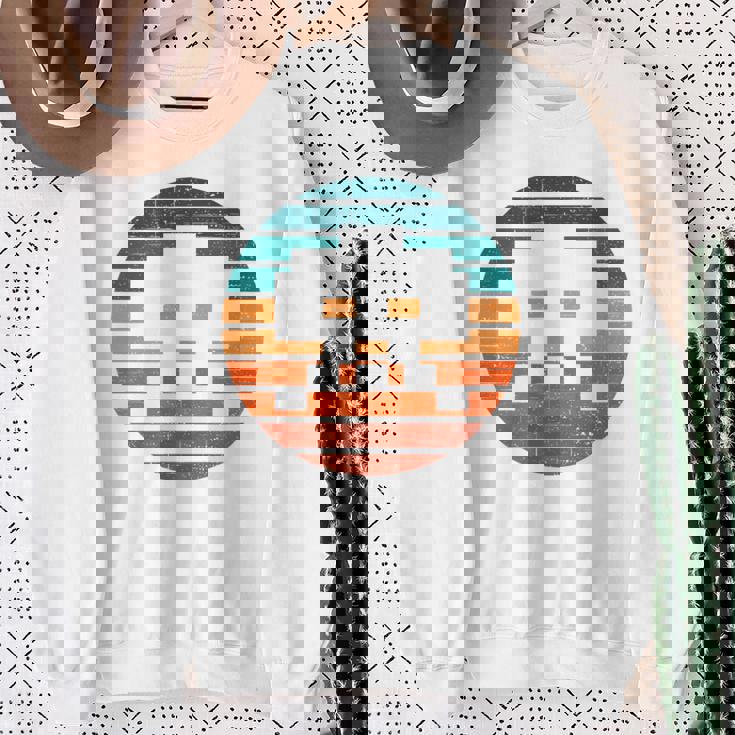 レトロ ヴィンテージ 80年代アーケード ゲーム インベーダー シンセウェイブ サンセット スウェットシャツ 年配の女性への贈り物