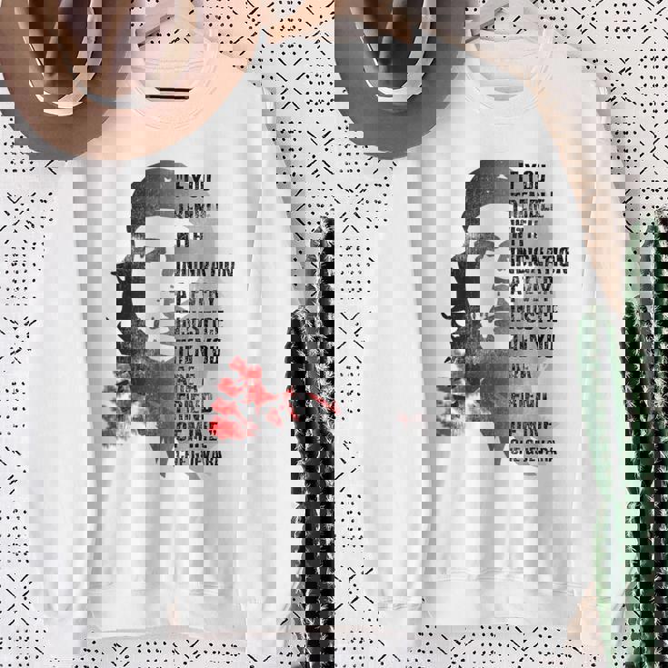 レトロなチェ・ゲバラのアドマイヤーズ革命の名言。ミーム スウェットシャツ 年配の女性への贈り物