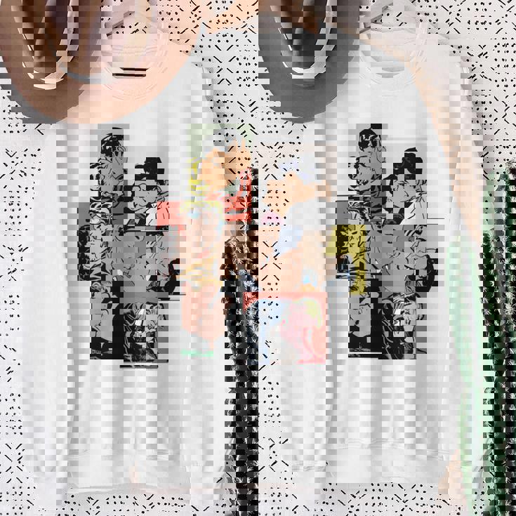 レトロコミックキス、コラージュ、ビンテージポップアートキスコミックスタイル 長袖tシャツ スウェットシャツ 年配の女性への贈り物