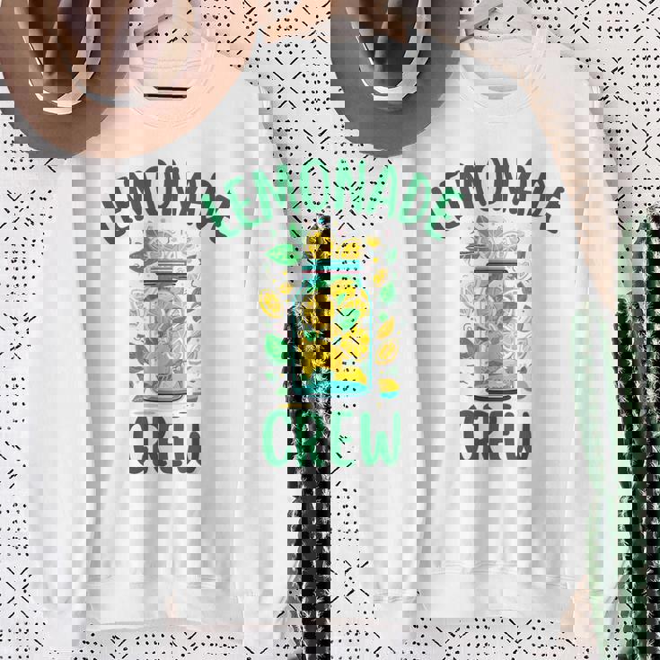 レモネードスタンドシャツ クルーとボス レモンジュース サマーイエロー スウェットシャツ 年配の女性への贈り物