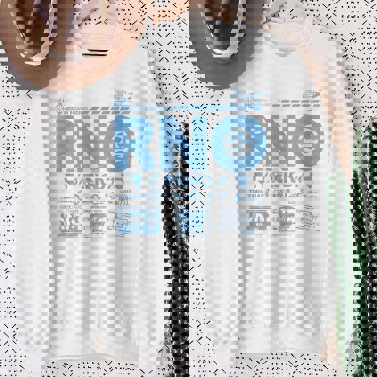 ヴィンテージ リノ Rno 空港コード トラベル デイ レトロ タグ ネバダ スウェットシャツ 年配の女性への贈り物