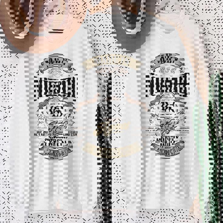 ヴィンテージ還暦祝い 1965年11月生まれ 60歳 スウェットシャツ 年配の女性への贈り物