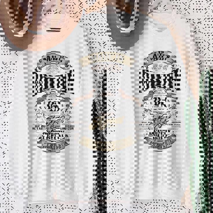 ヴィンテージ還暦祝い 1965年2月生まれ 60歳 スウェットシャツ 年配の女性への贈り物