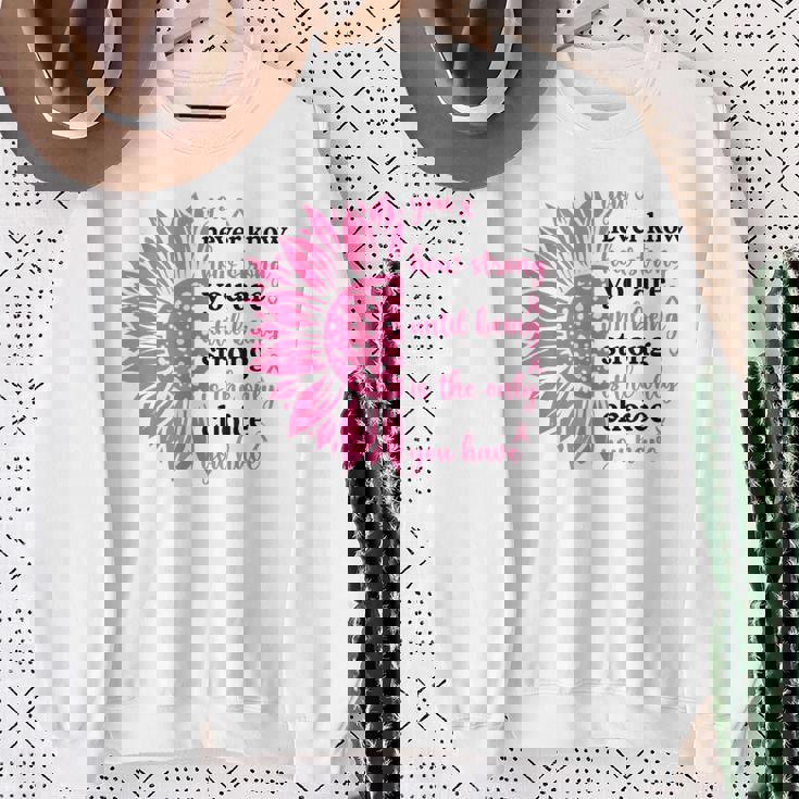 乳がんファイター サバイバー ひまわり ピンクリボン 戦士 スウェットシャツ 年配の女性への贈り物