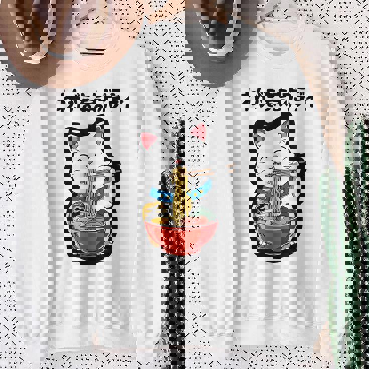 出る杭はぶーたれる 猫 ネタ ことわざ ことわざのもじり ジョーク ギャグ ダジャレ ツッコミ おもしろ スウェットシャツ 年配の女性への贈り物