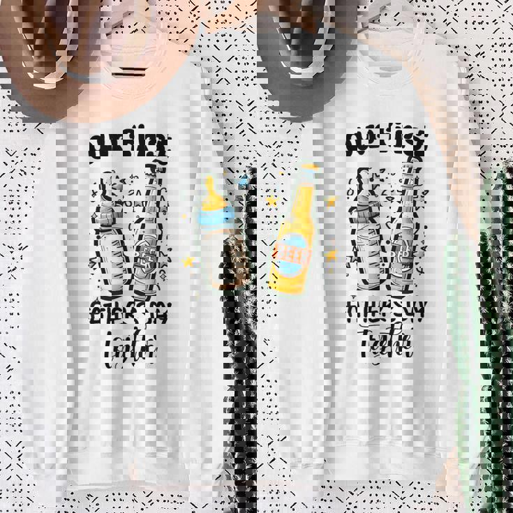 初めての父の日一緒に面白いお父さんと赤ちゃん スウェットシャツ 年配の女性への贈り物