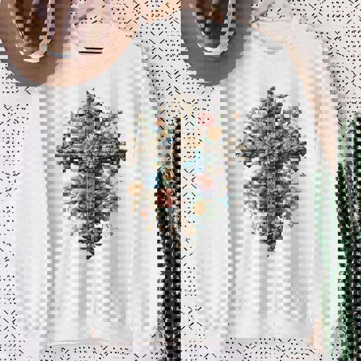 十字架 スピリチュアル キリスト 花 イエス 信仰 十字架 十字架 長袖tシャツ スウェットシャツ 年配の女性への贈り物