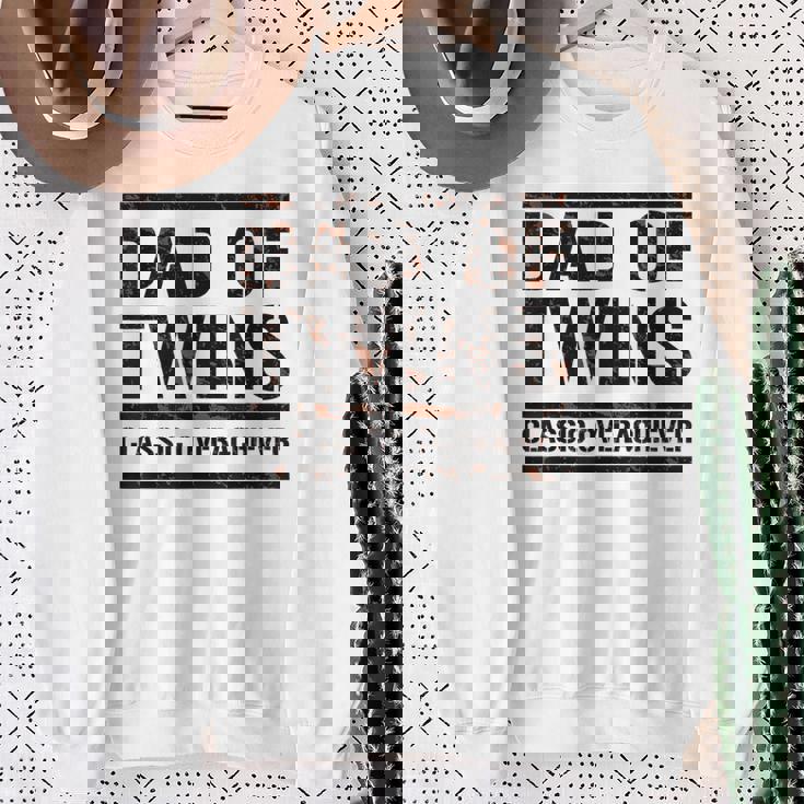 双子の父 父の日 双子のお父さん おもしろい 双子の父 スウェットシャツ 年配の女性への贈り物