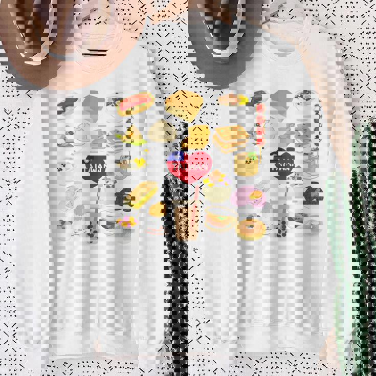 台湾の味 グルメ 国旗 ローカルフード 長袖tシャツ スウェットシャツ 年配の女性への贈り物