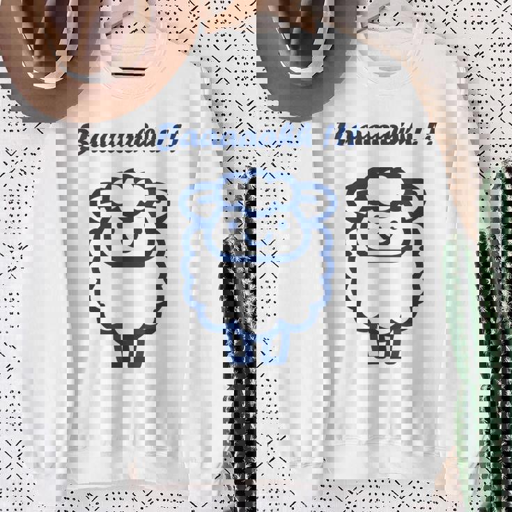 小さな羊 かわいいシンプルなミニマリストの動物 羊 スウェットシャツ 年配の女性への贈り物