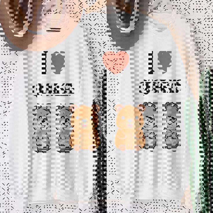 小さな赤ちゃんクオッカのユーモア動物は大好きです私はクオッカが大好きです スウェットシャツ 年配の女性への贈り物