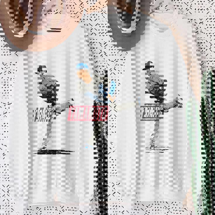 山本由伸 スウェットシャツ 年配の女性への贈り物