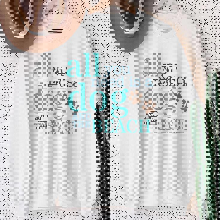 必要なのは犬とビーチ スウェットシャツ 年配の女性への贈り物