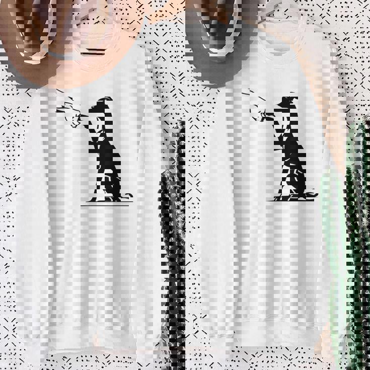 手を持つかわいいウィペット、ウィペットのママ スウェットシャツ 年配の女性への贈り物