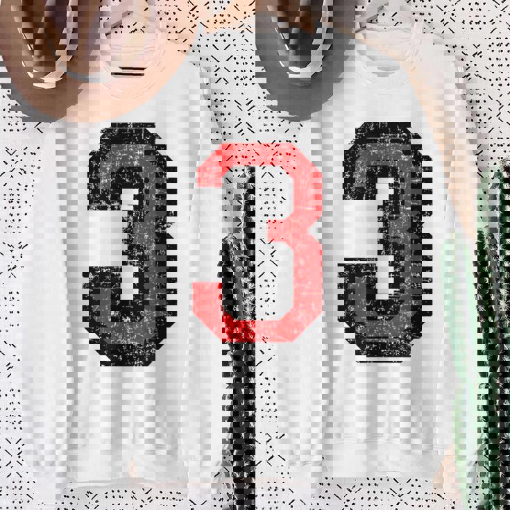 数字 3 ヴィンテージブラック&レッド スウェットシャツ 年配の女性への贈り物