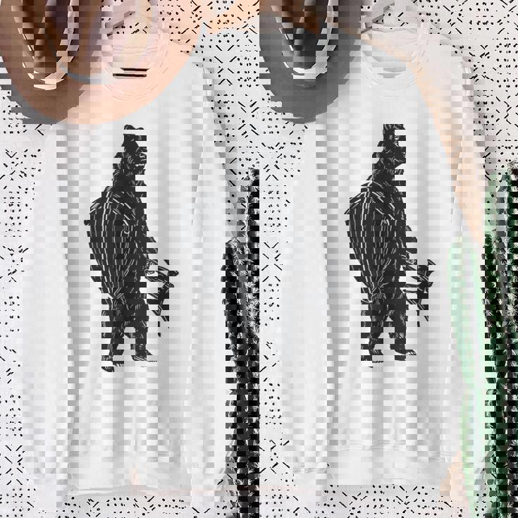 斧と盾を持った熊 中世の熊 バイキング スウェットシャツ 年配の女性への贈り物