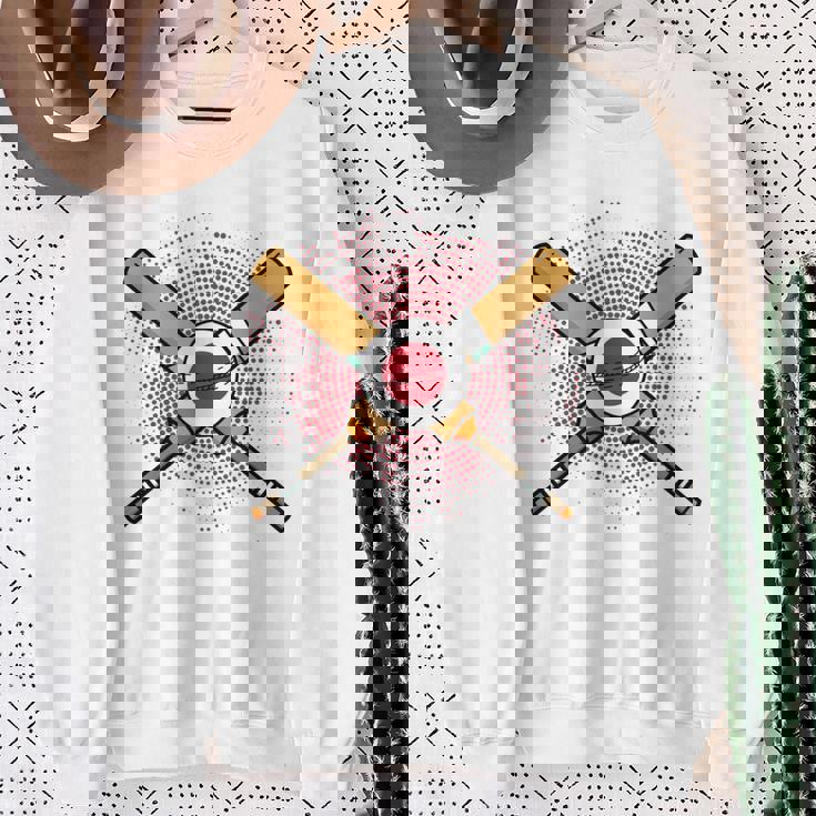 日本のクリケットラケットとボールの旗 長袖tシャツ スウェットシャツ 年配の女性への贈り物